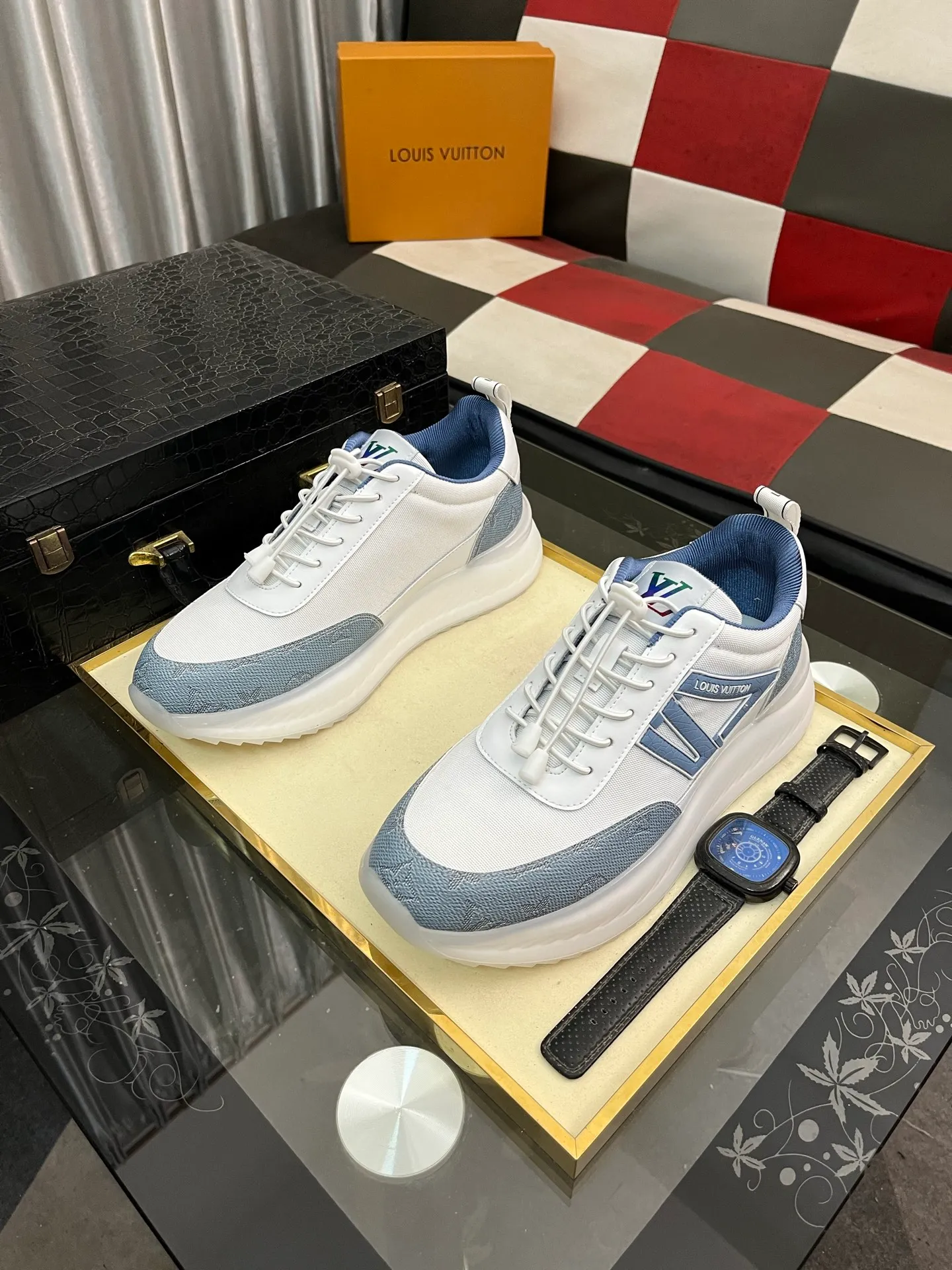 Men's shoes 💰458⌚️⌚️【LOUlS VUlTTON】Louis Vuitton ~ unique and casual style. LV counter purchasing 🏃casual shoes😍😍 are on sale at the men's counter at the same time. Italian imported brands select top-layer Italian cowhide. 🐑Sheepskin lining (refuses to discolor and grind feet) Sole: Original sole specially provided by the original factory 🎬Better in kind Code number: 38-444⃣️Color selection